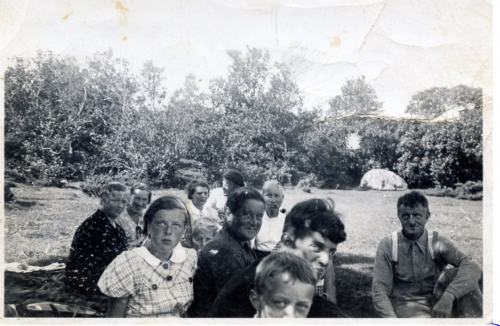 1934 Langelandsfolk på kaffitur.png