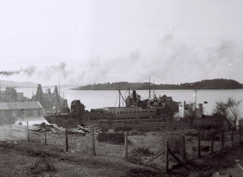 1947-04 MS Midthordland ligg ved kai etter sjøsetting 25.05.47 R1-04234-0001.JPG